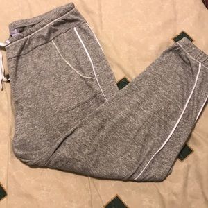 Cut comfy sweats😍.